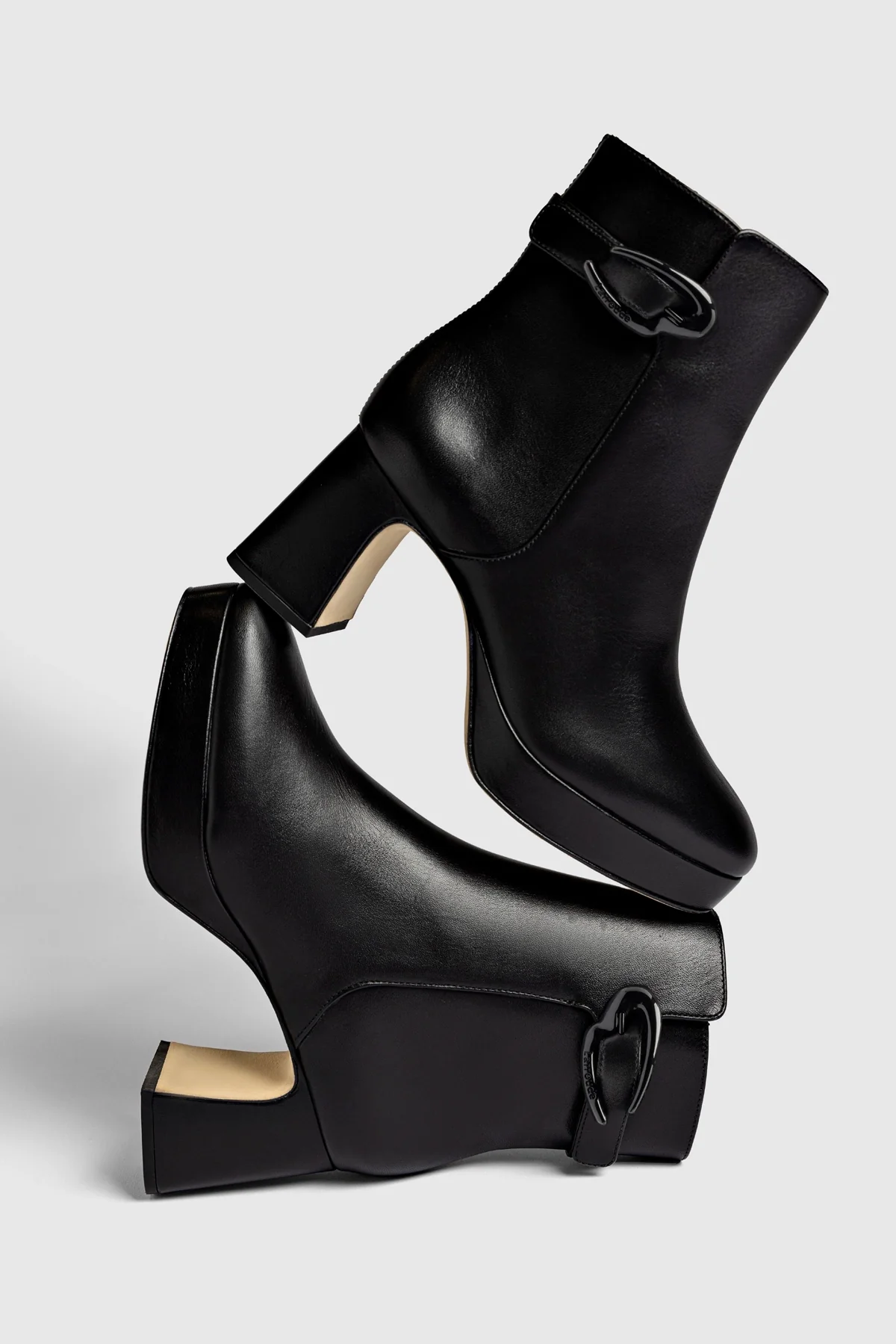 Bota Plataforma Dolly Verona Low Couro Preto - Image 6